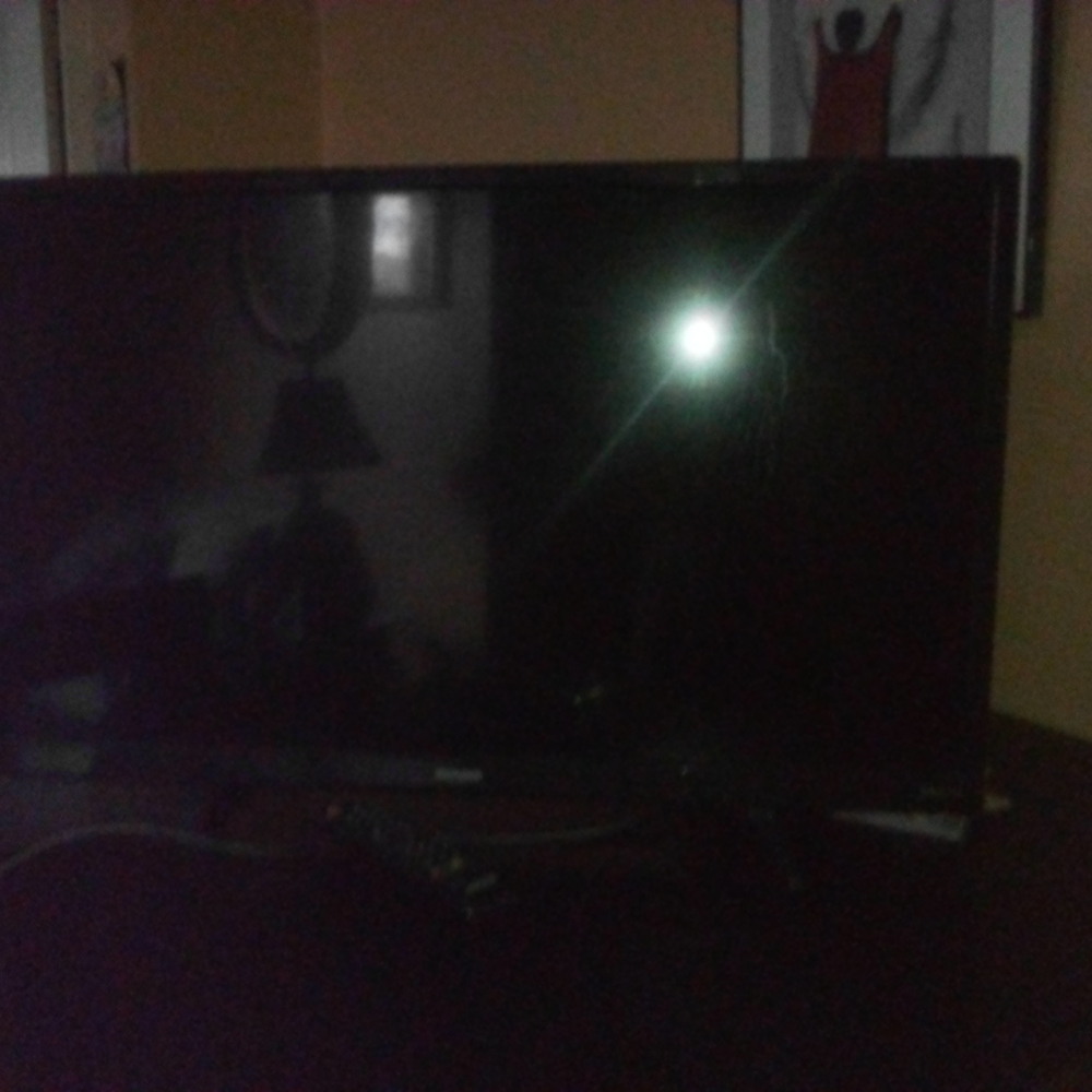 Samsung 32in Flat Screen TV With Remote Control